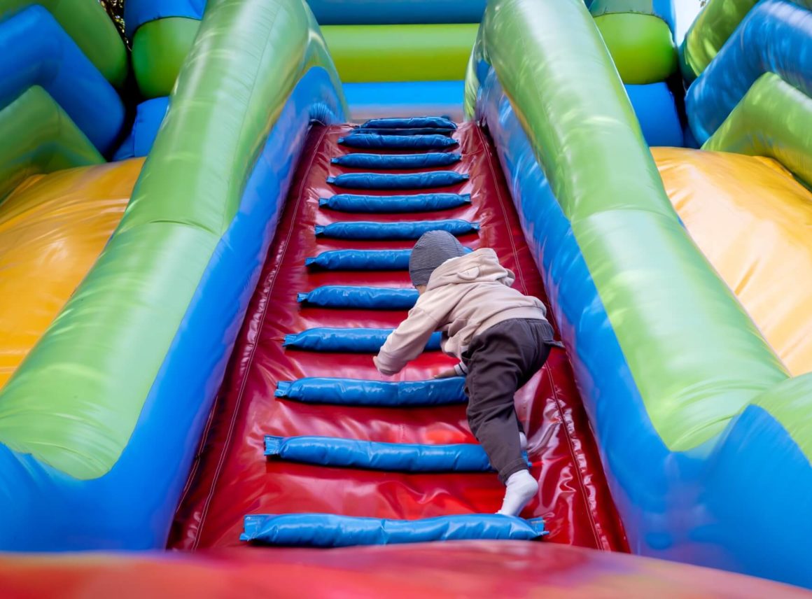 co to są dmuchańce na przykładzie zamku