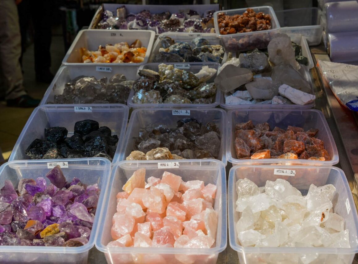 jak przechowywać kamienie szlachetne w pudełkach